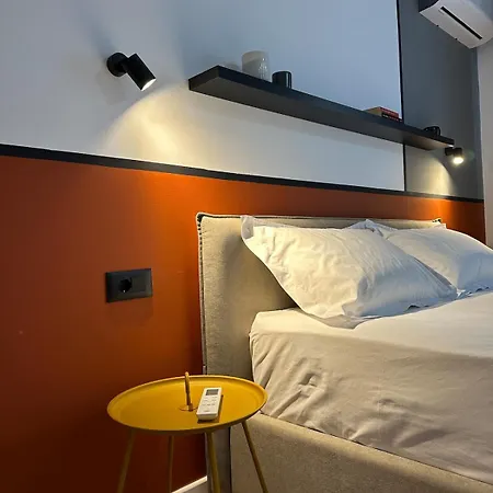 Mondrian Luxury Apartament *